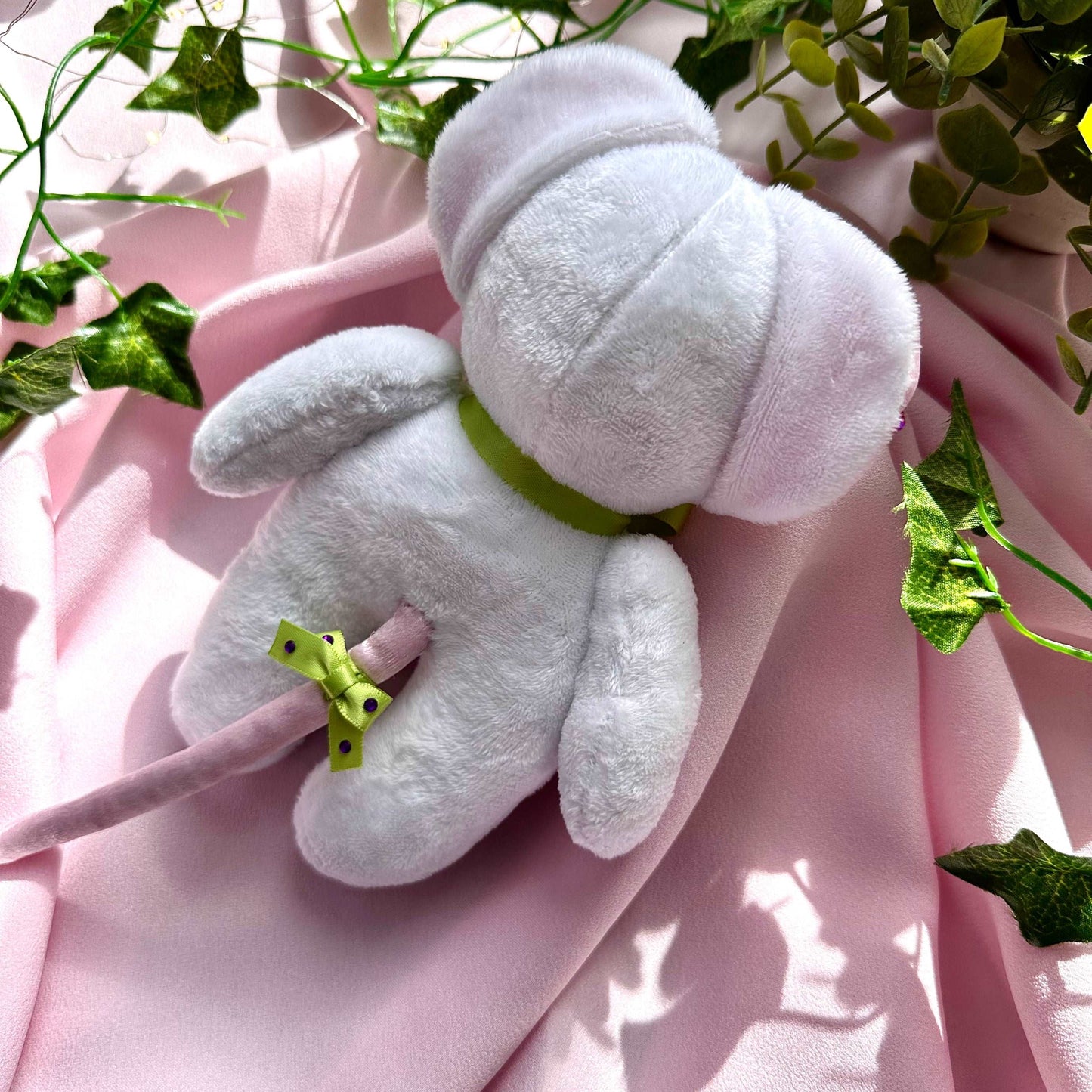 Peluche souris blanche Blanca Sugar Sugar Rune avec nœuds verts