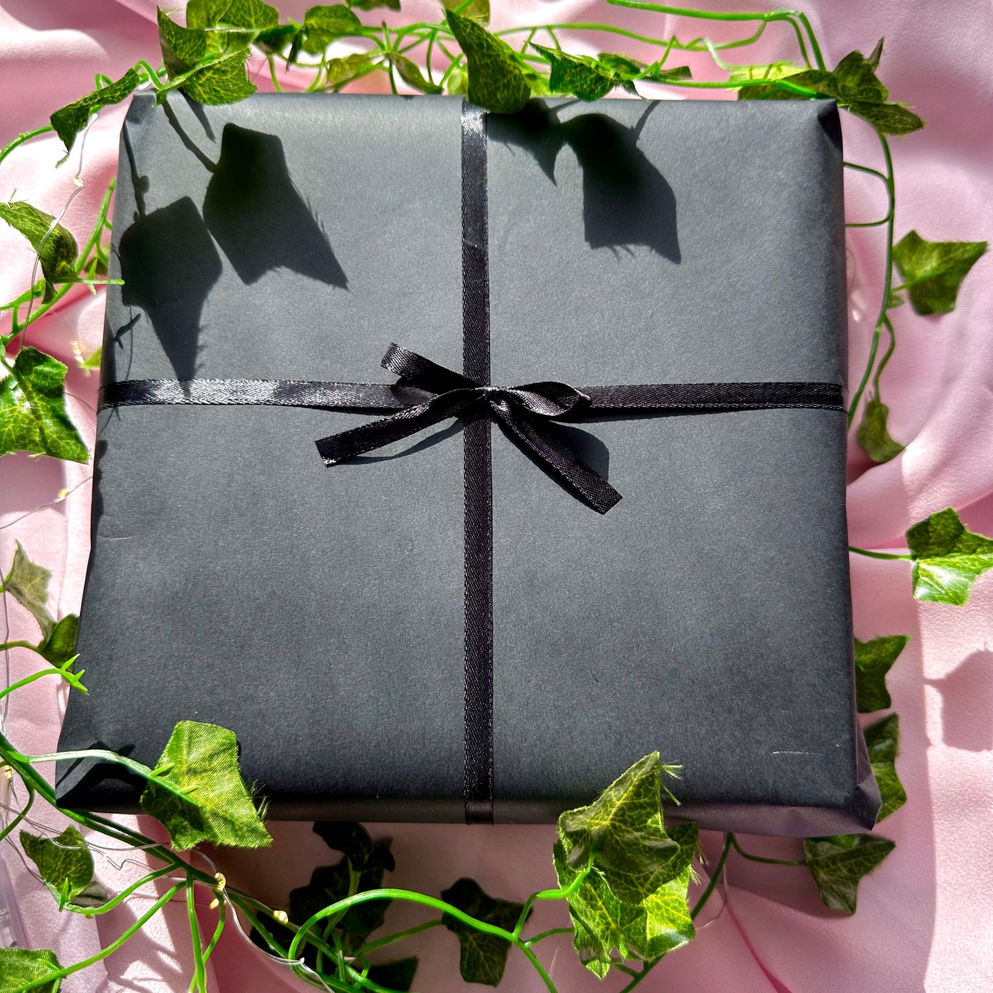 Boîte cadeau papier kraft noir ruban noir