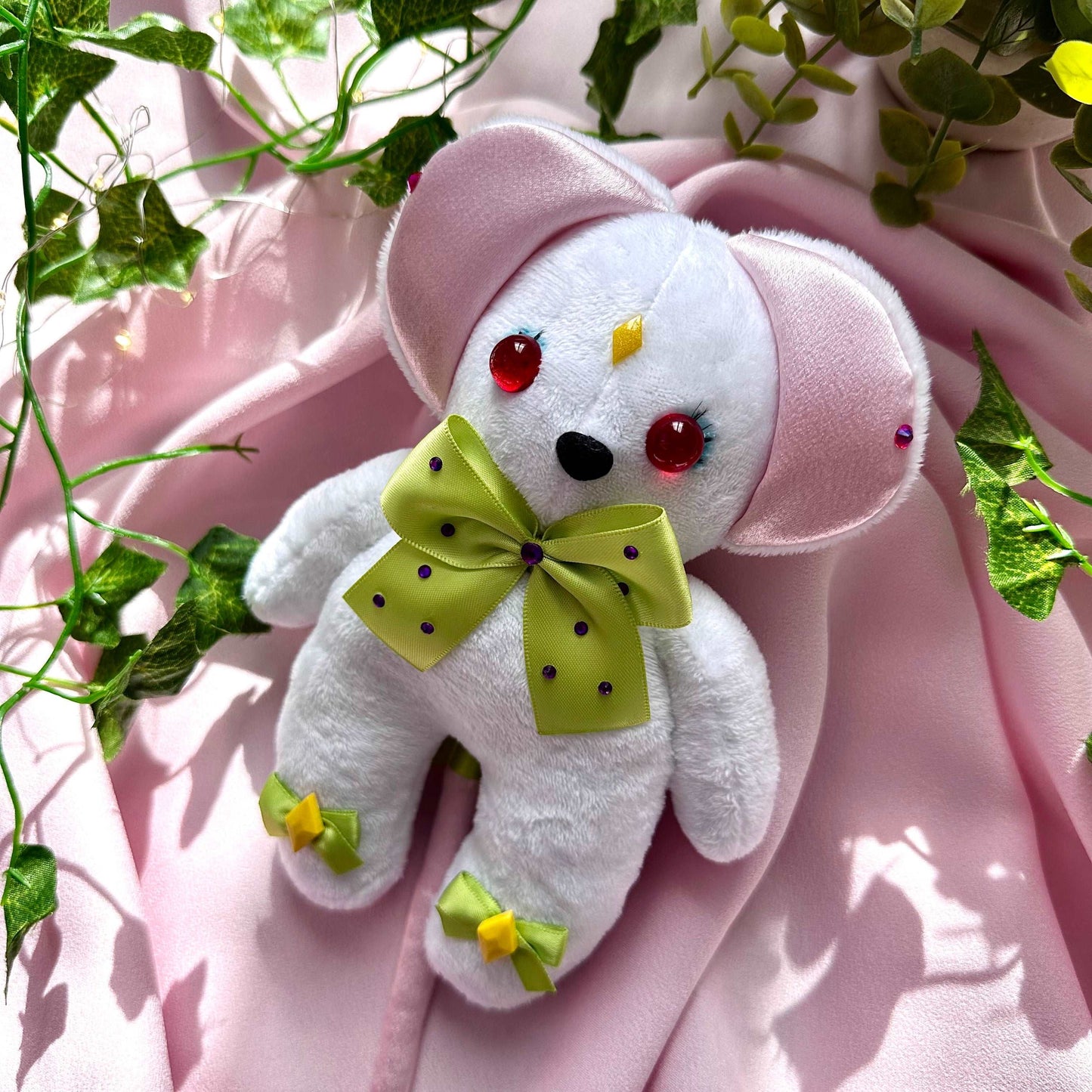 Peluche souris blanche Blanca Sugar Sugar Rune avec nœuds verts
