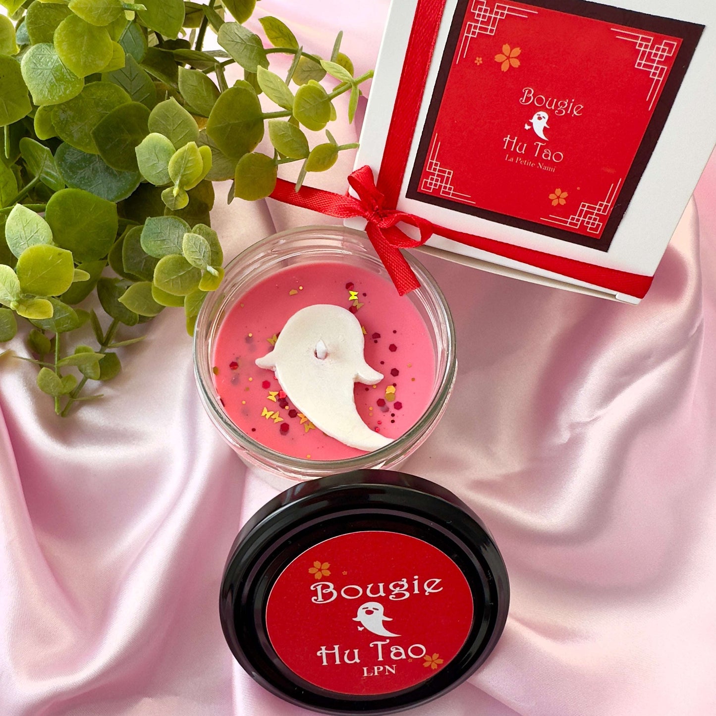 Bougie Hu Tao Genshin Impact rouge avec un fantôme en cire
