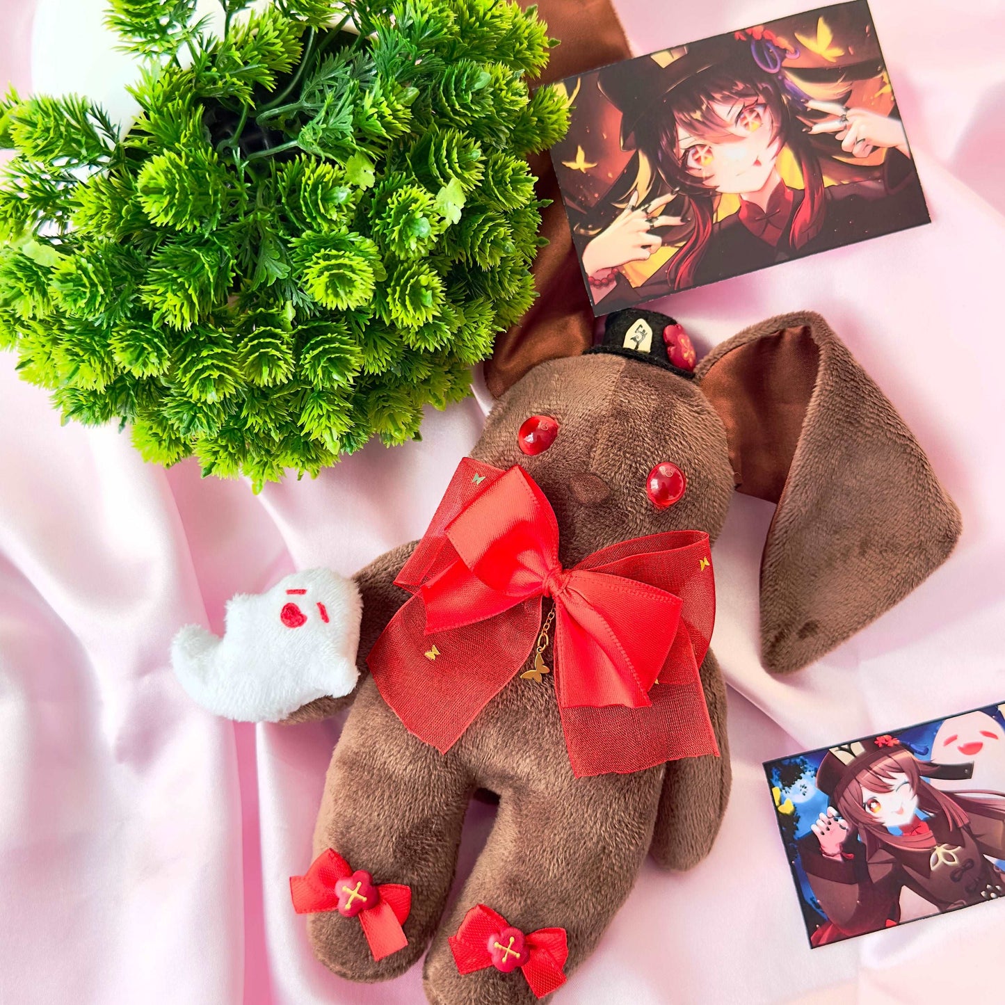 Peluche Hu Tao Genshin Impact lapin marron avec nĆud rouge, pendentif papillon et fantĂŽme