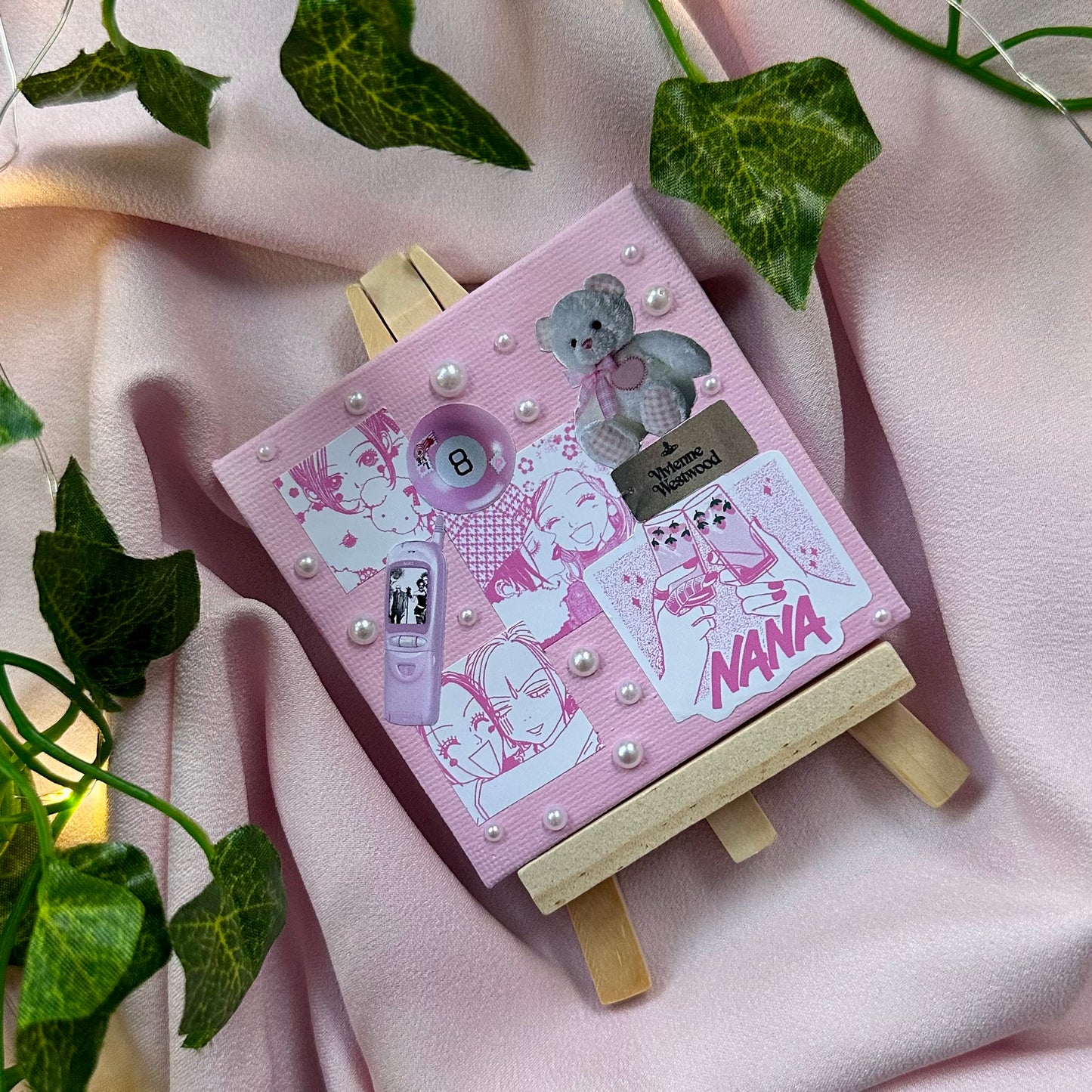 Tableau moodboard rose avec des perles inspiré du personnage de Nana Komatsu Hachi dans le manga Nana de Ai yazawa