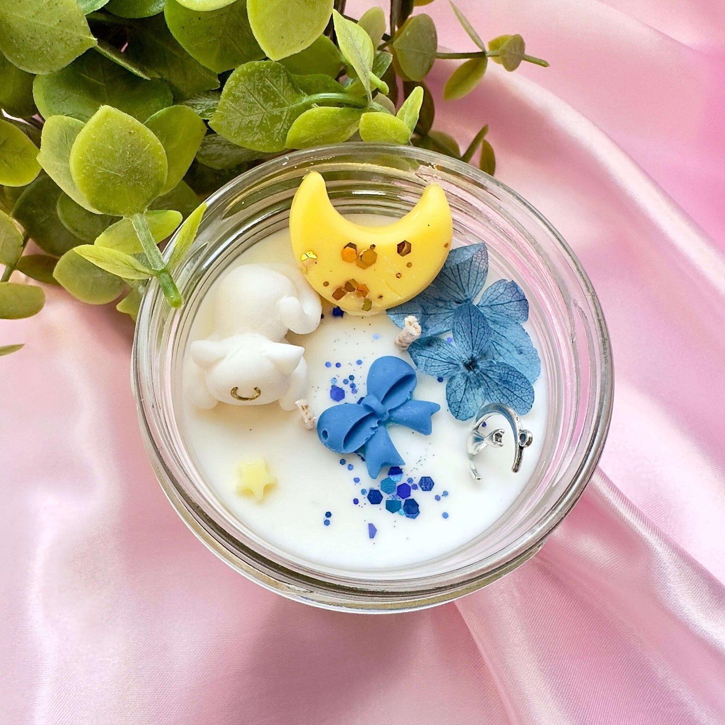 Bougie pailletée à base de soja Artemis Sailor Moon chat blanc en cire avec lune et nœud papillon bleu