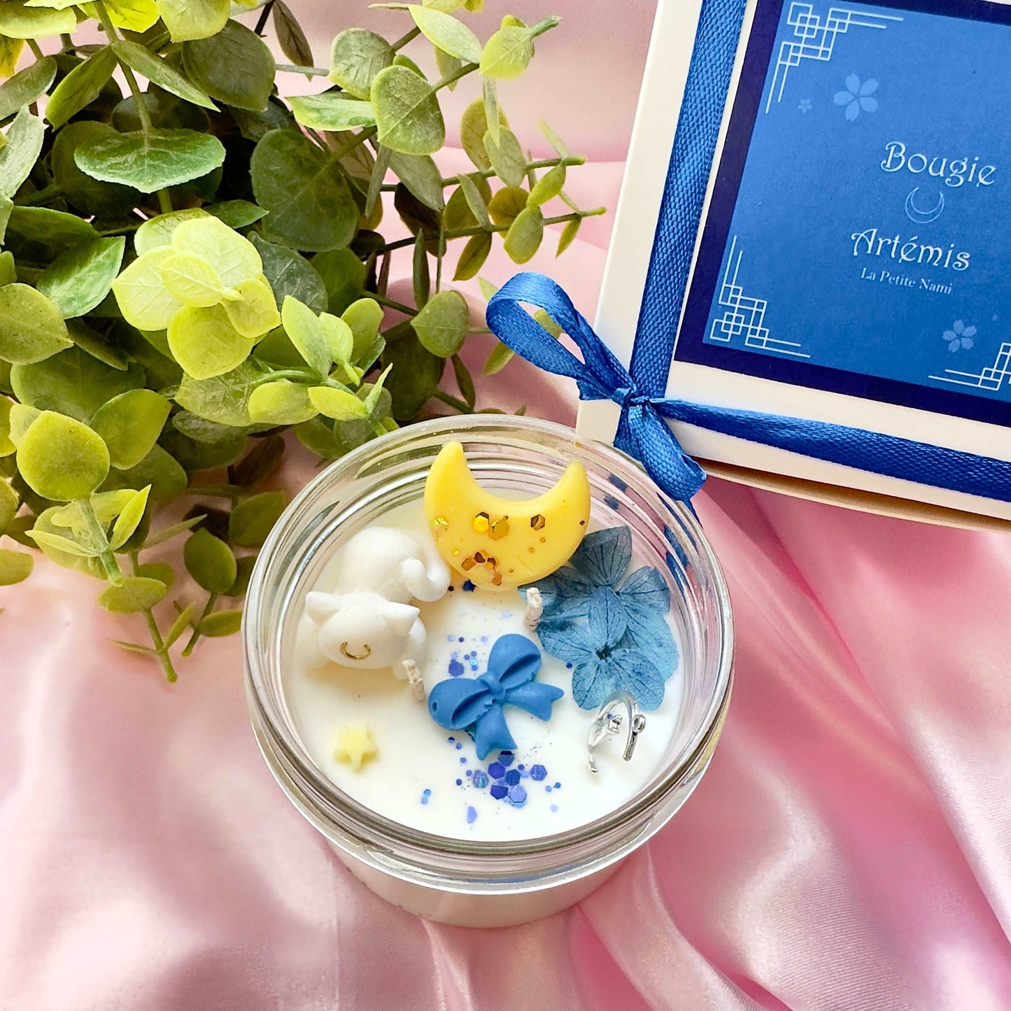 Bougie pailletée à base de soja Artemis Sailor Moon chat blanc en cire avec lune et nœud papillon bleu