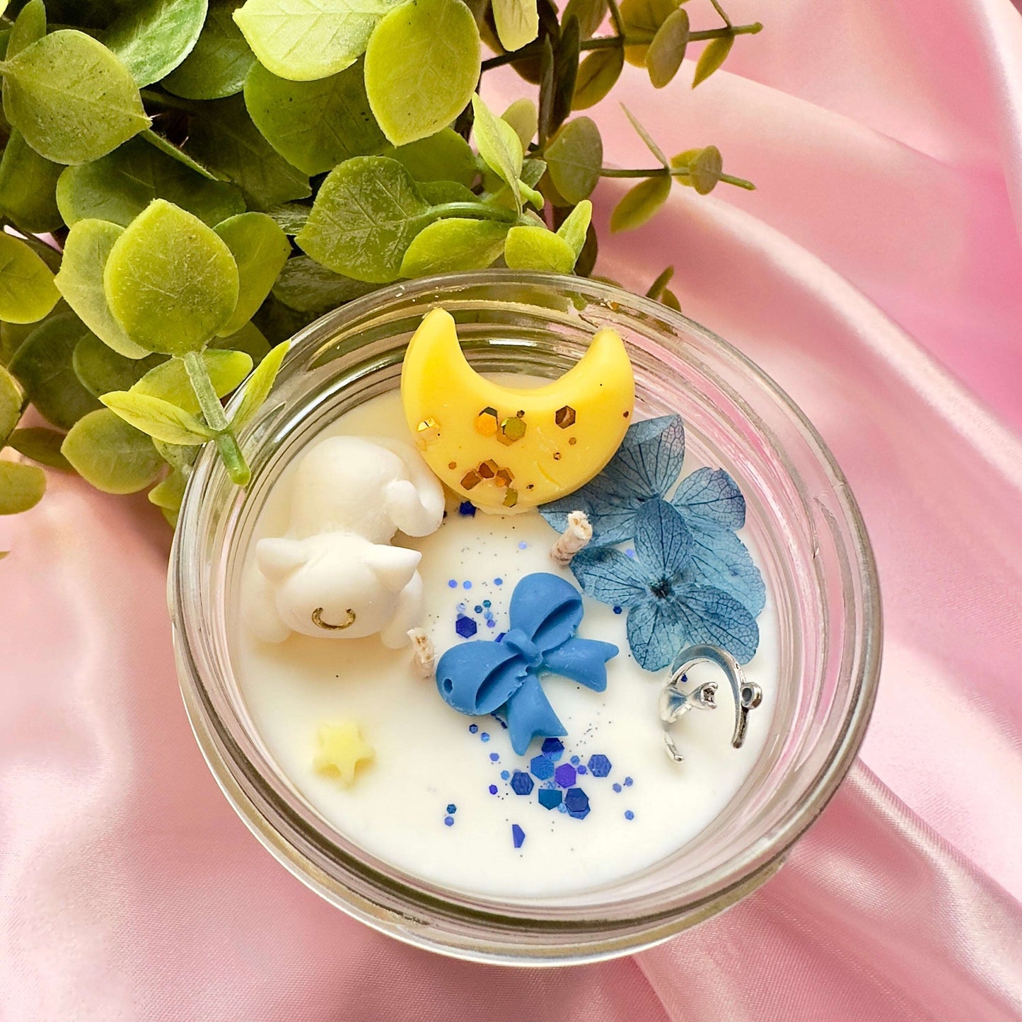 Bougie pailletée à base de soja Artemis Sailor Moon chat blanc en cire avec lune et nœud papillon bleu