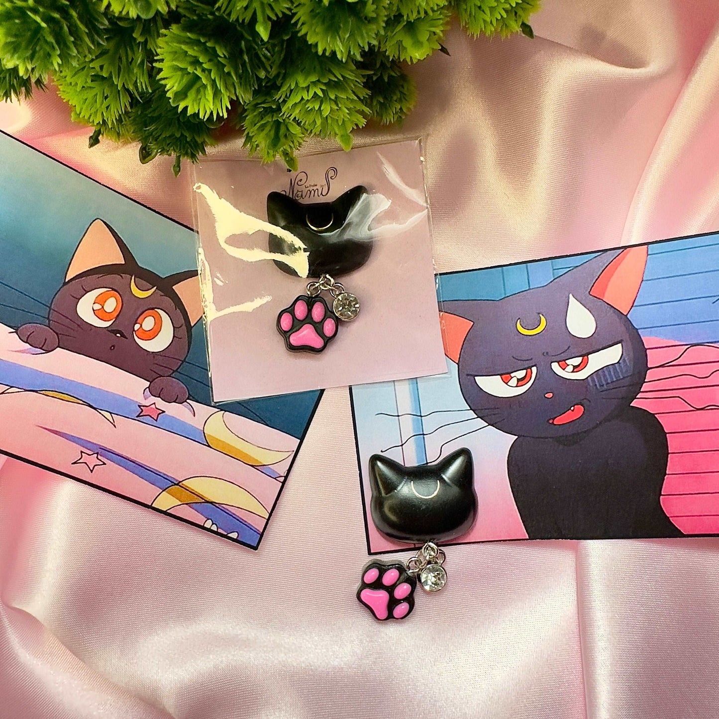 Magnet en forme de tête de chat noire Luna de Sailor Moon avec patte et diamant