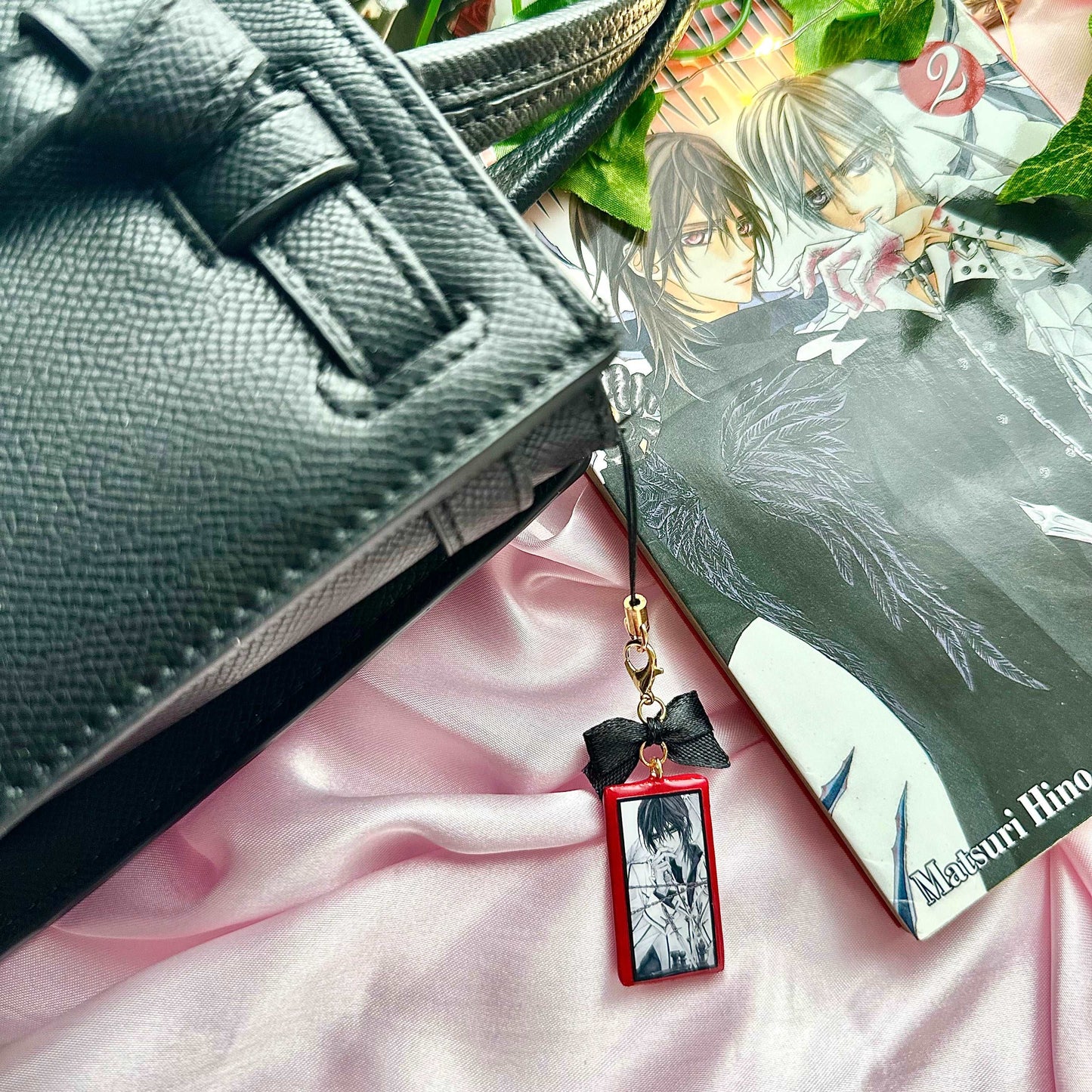 Porte-clé Vampire Knight avec les personnages et nœud noir