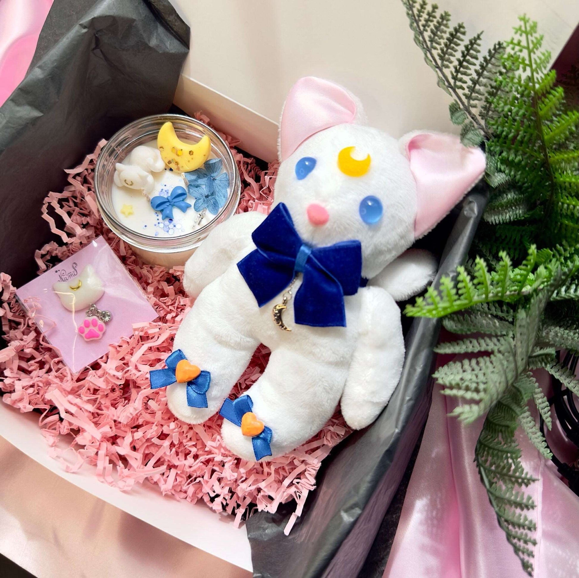 Box cadeau otaku Artemis Sailor Moon avec peluche, bougie et magnet