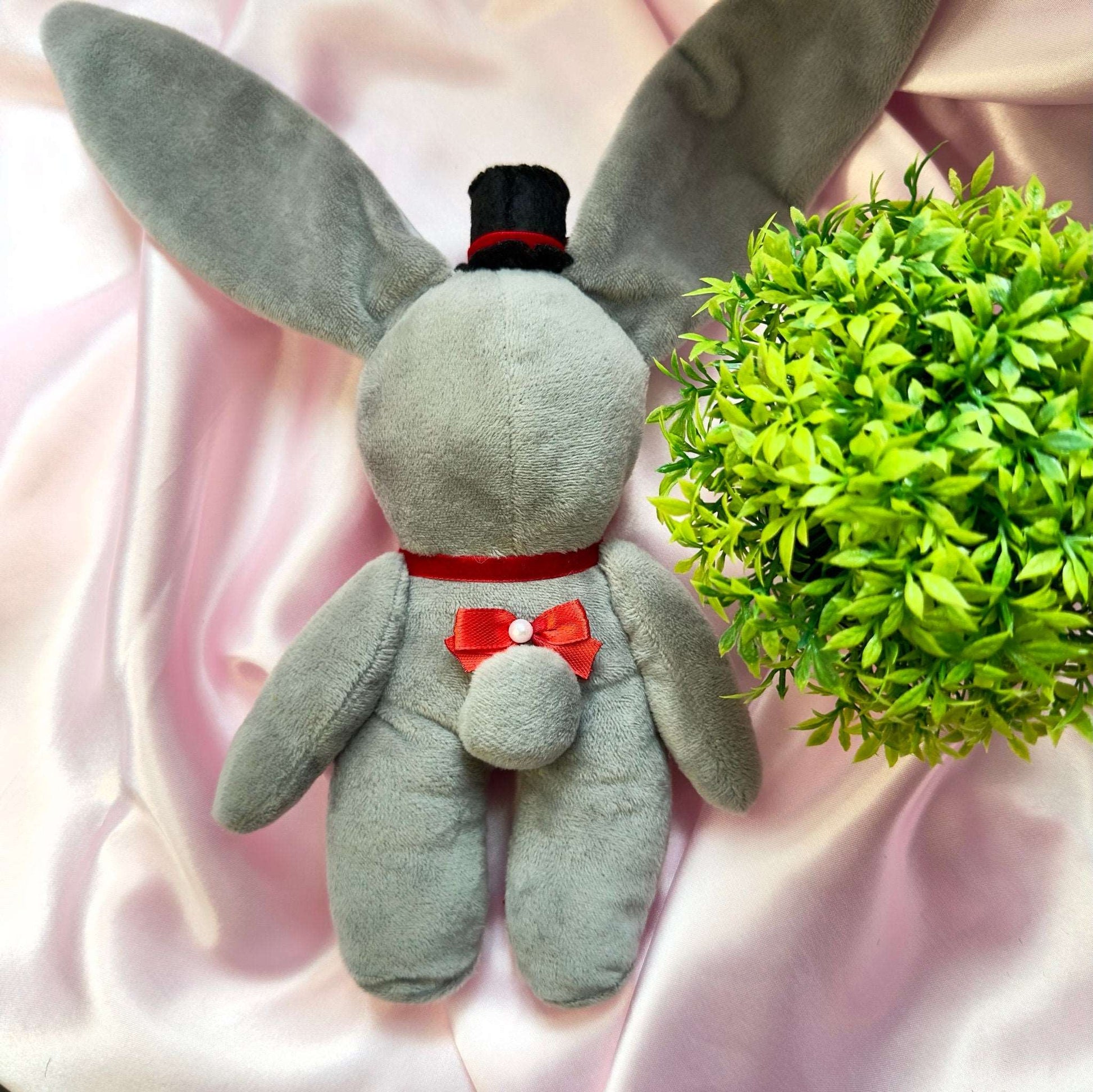 Peluche Vampire Knight lapin gris avec pendentif rose et nœud rouge